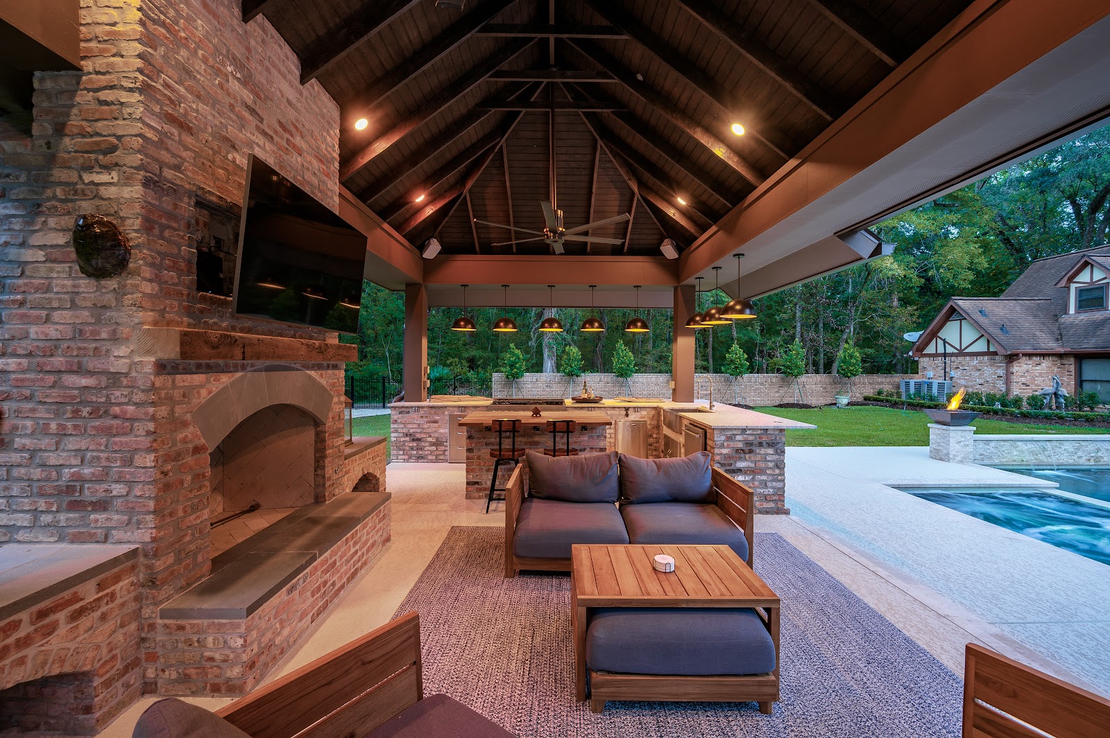 Resort-Style Pool with Outdoor Kitchen in Baton Rouge